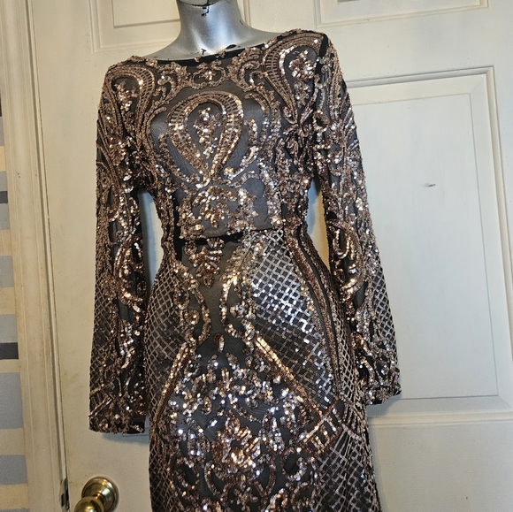 Heading to the party midi dress - Picture 7 of 14